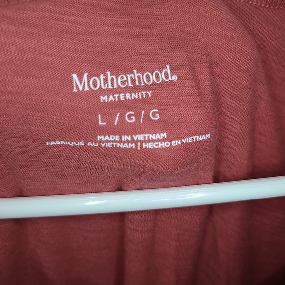 Motherhood Maternity Basic Tops Bundle - Picture 8 of 11